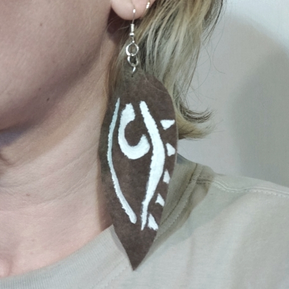 Hand cut and hand-painted leather earrings OOAK statement jewelry festival - Picture 2 of 4
